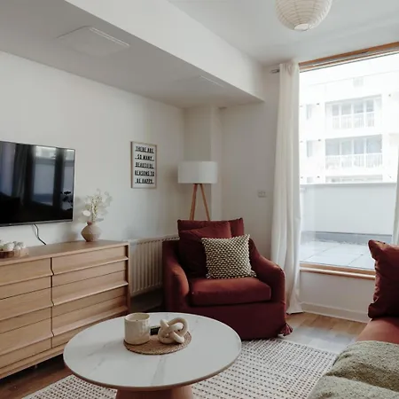 Open-plan Near Harbourside * Bristol