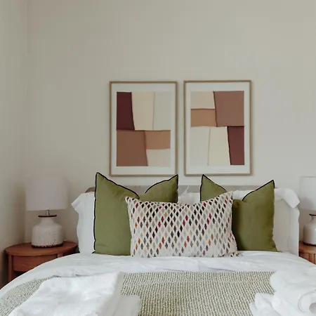 Open-plan Near Harbourside Bristol